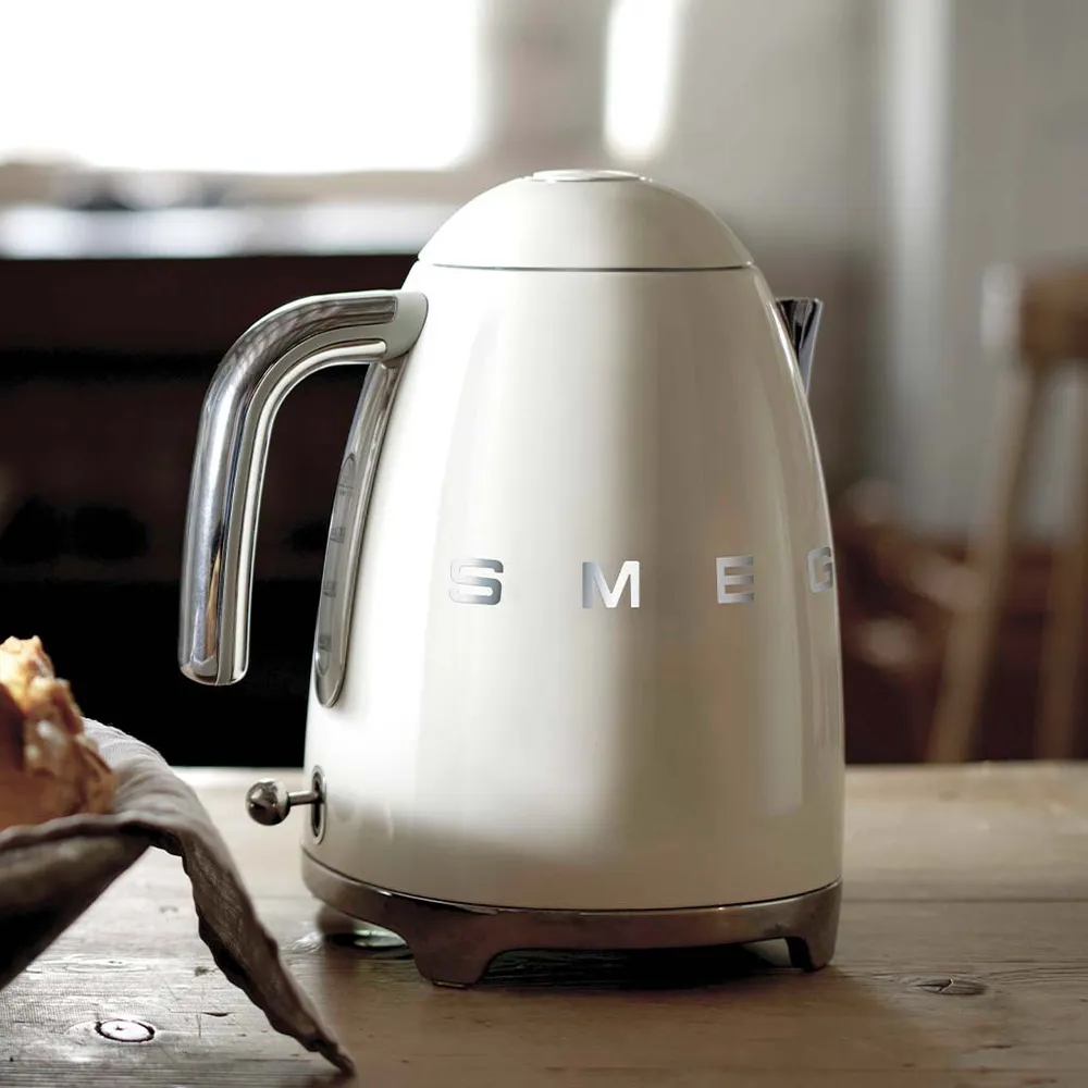 Bollitore Elettrico 50' Style di SMEG Rosso