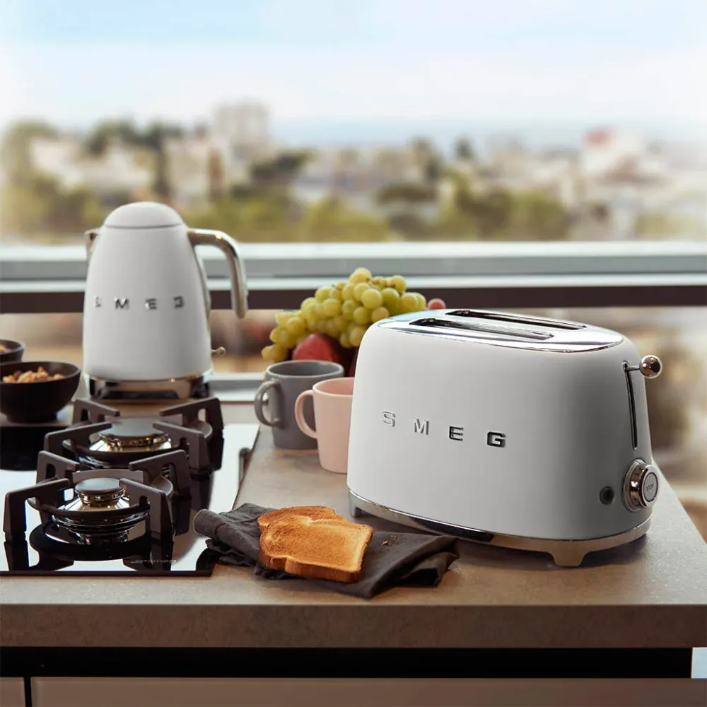 Bollitore Elettrico 50' Style di SMEG Rosso