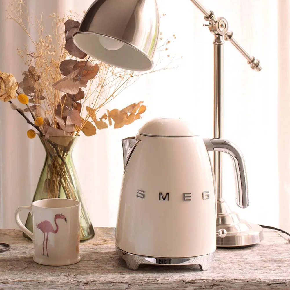 Bollitore Elettrico 50' Style di SMEG Rosso