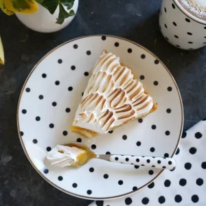 Piatto da dessert bianco e nero con design pois