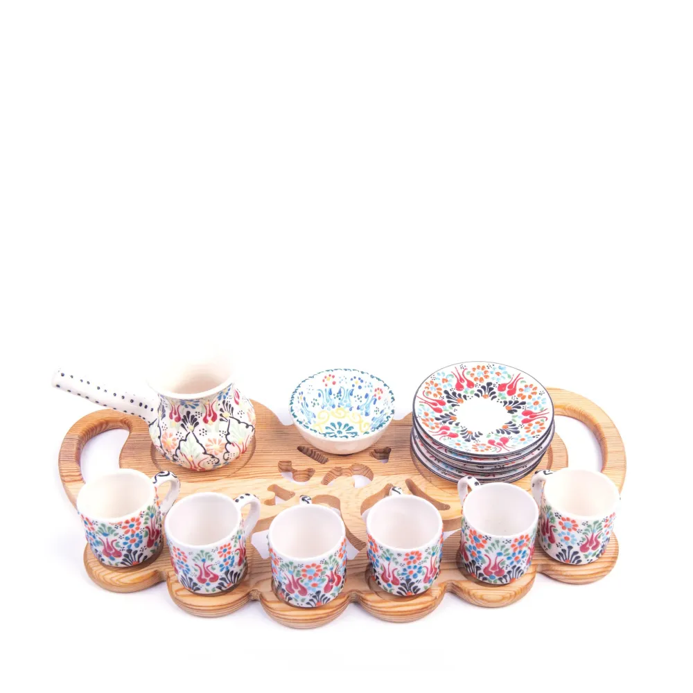 Set di caffè fatti mano ceramica turca di otto con vassoio legno