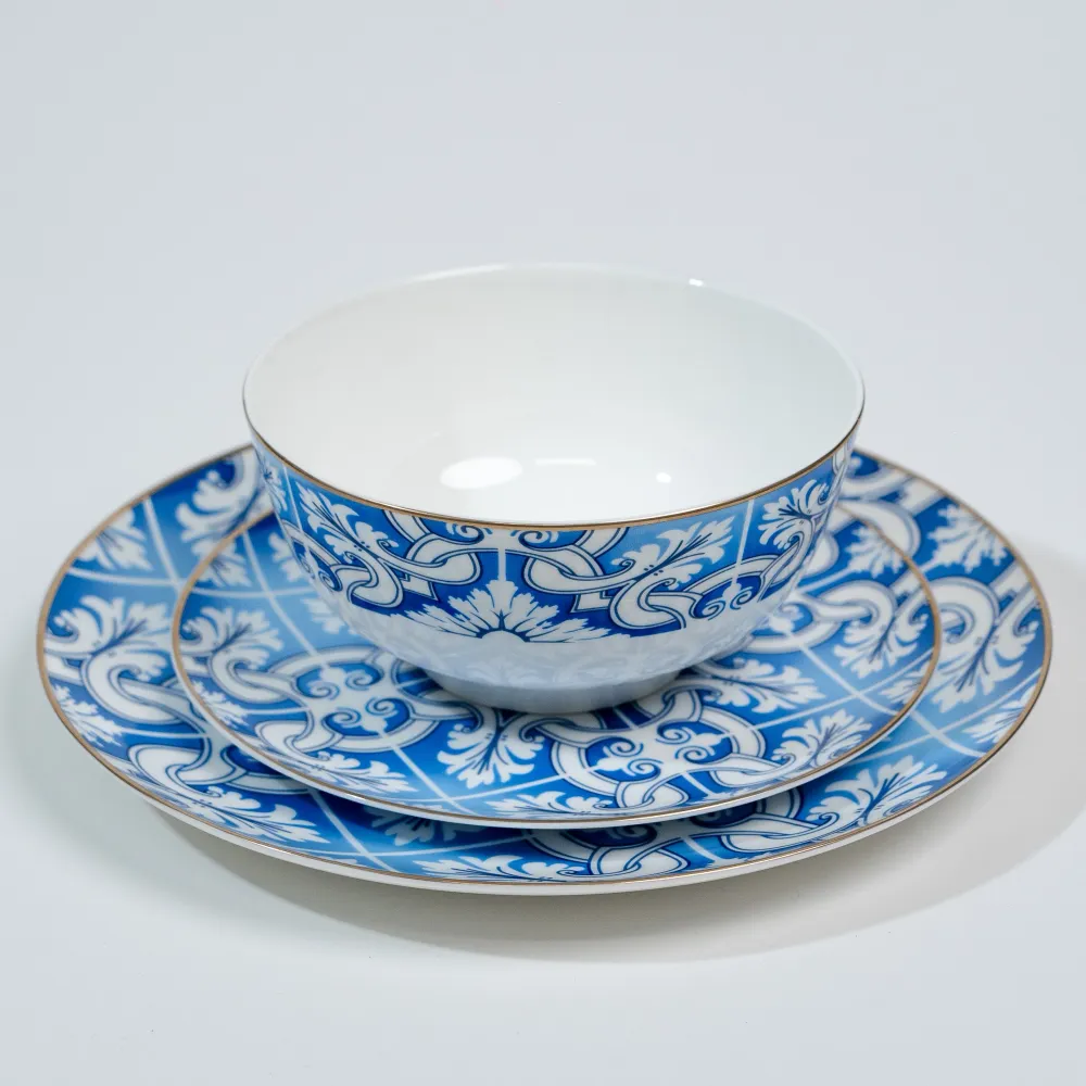 Set di Piatti Blu e Bianchi con Bordo Dorato