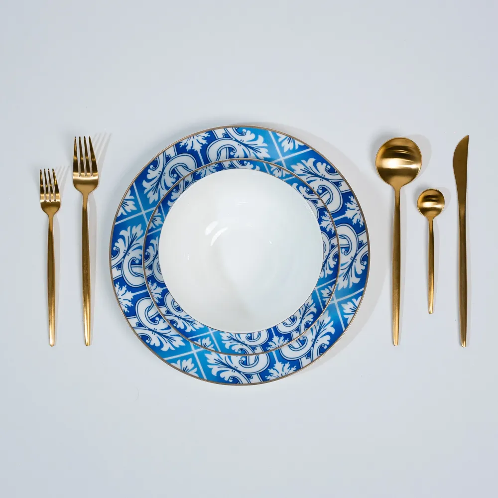 Set di Piatti Blu e Bianchi con Bordo Dorato