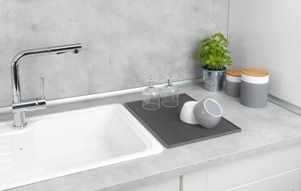 Wenko – Tappetino scolapiatti 40 × 30 × 1 cm, plastica, grigio