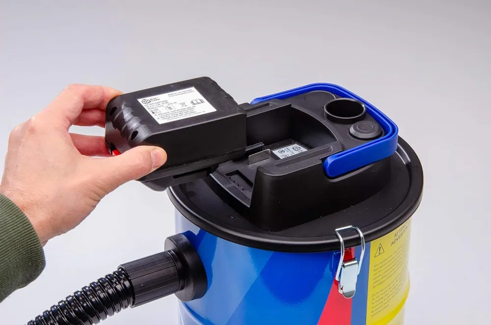 Bidone aspira cenere "E 12B" batteria da 12 litri per aspirare ceneri fredde da stufe, camini e barbecue