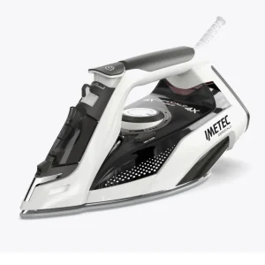 Ferro da stiro con piastra Glide Ceramic ad alta scorrevolezza, autopulente e serbatoio 300 ml. Ridotti consumi energetici...
