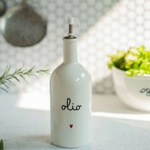 Bottoglia con scritta: Olio Cuore 600 ml