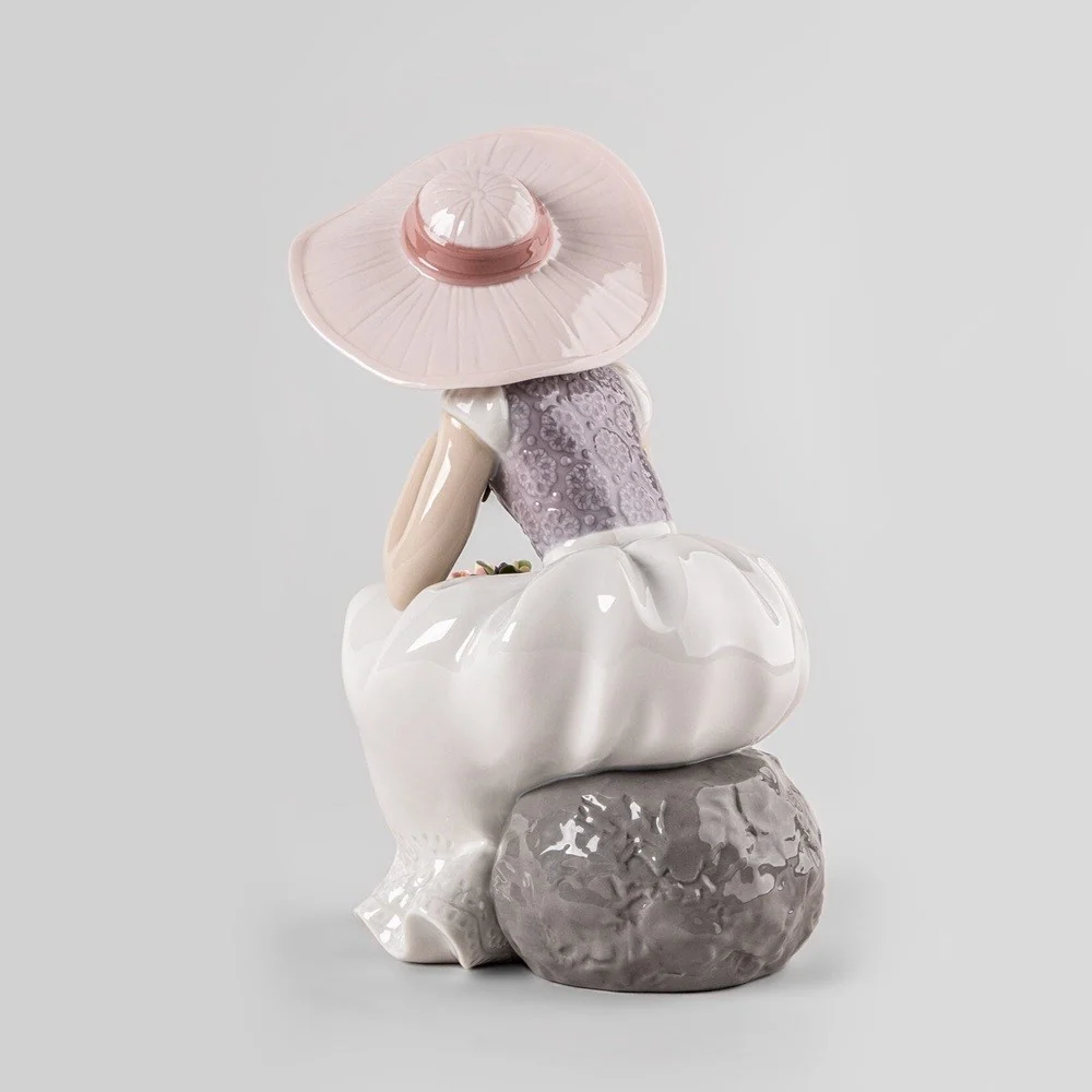Scultura Bimba è Arrivata la Primavera Lladrò