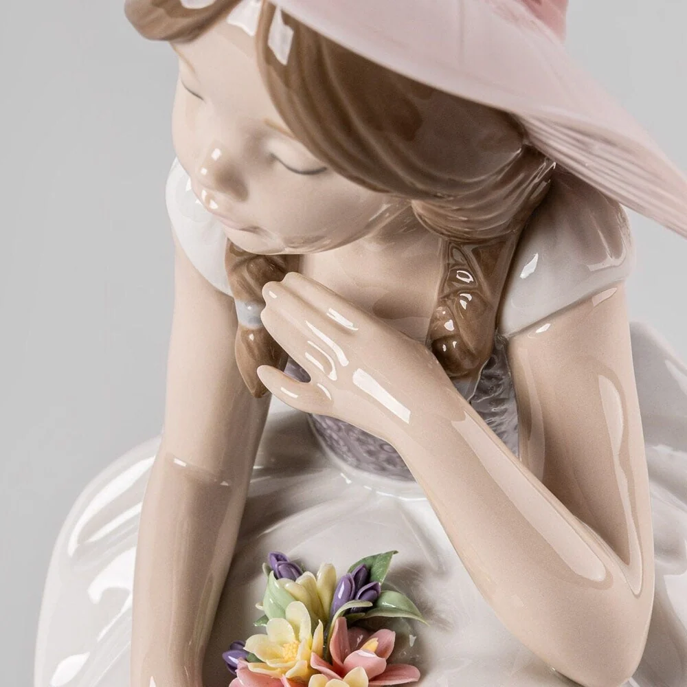 Scultura Bimba è Arrivata la Primavera Lladrò