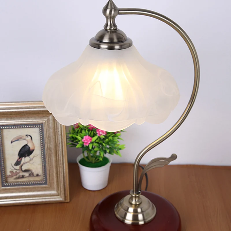 Illuminazione da tavolo cupola marrone Lampada da comodino da soggiorno classico lampadina singola vetro smerigliato