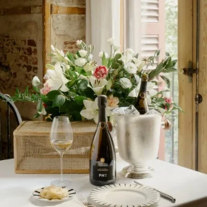 Bottiglia di champagne Bollinger argento e champagne