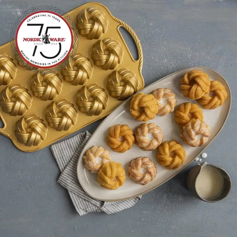 Stampo per ciambelloni intrecciati Nordic Ware per il 75° anniversario