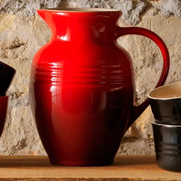 Brocca ceramica ciliegia Le Creuset