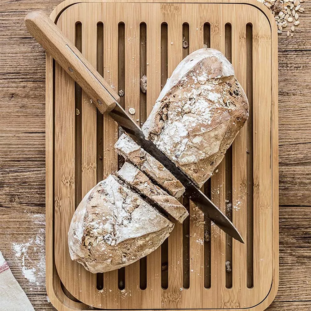 Tagliere per pane bambù di ciottoli