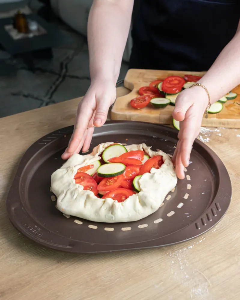 Strumenti per Cioccolato asimetriA - Teglia per pizza antiaderentea presa comodo - varie dimensioni e forme