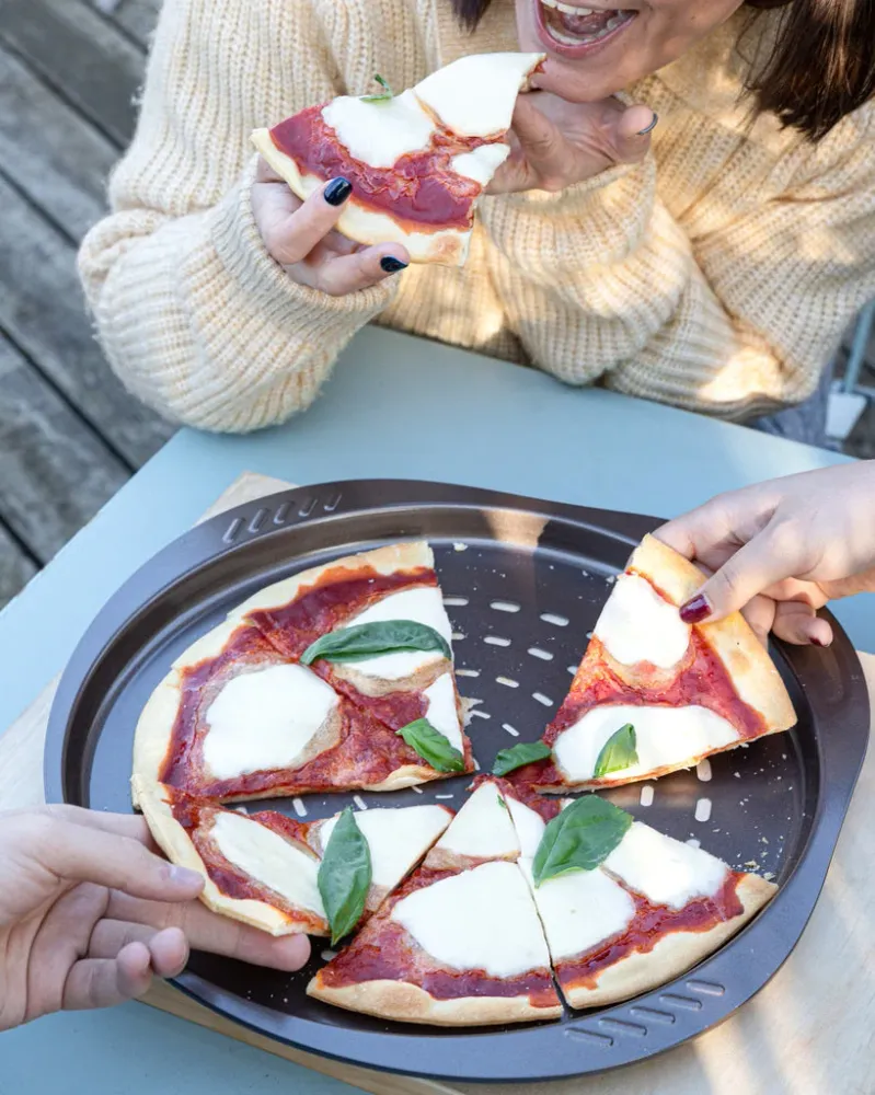 Strumenti per Cioccolato asimetriA - Teglia per pizza antiaderentea presa comodo - varie dimensioni e forme